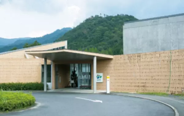 島根県吉賀町の複合施設「むいかいち温泉ゆ・ら・ら」のレジリエンス強化型ZEB化工事が完了　ZEB化効果の検証へ
