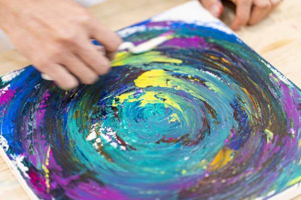 デジタルアーティストTAKUROMAN　ヘアサロンで作品展“トラワレノトラ”を1月8日から開催