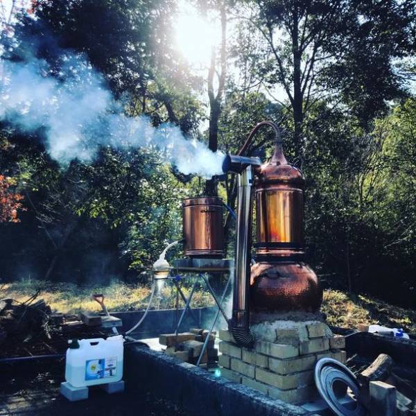 日本初＜自社調＞100％薪火アランビック(蒸留器)によるヒマラヤ仕込みの精油蒸留所が宮崎県三股町にて本格稼働