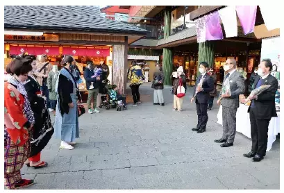 １月７日(金) 新年の京都の風物詩「宝恵駕篭社参巡行」嵐山駅へ