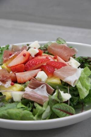 「幸せのパンケーキ　淡路島リゾート」の自家栽培「幸せのいちご農園」にて『いちごの収穫』を1月11日より期間限定で開催！