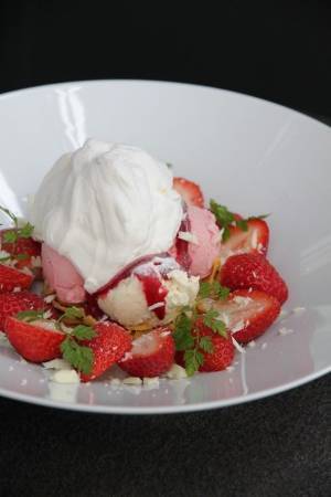 「幸せのパンケーキ　淡路島リゾート」の自家栽培「幸せのいちご農園」にて『いちごの収穫』を1月11日より期間限定で開催！