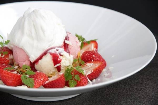 「幸せのパンケーキ　淡路島リゾート」の自家栽培「幸せのいちご農園」にて『いちごの収穫』を1月11日より期間限定で開催！