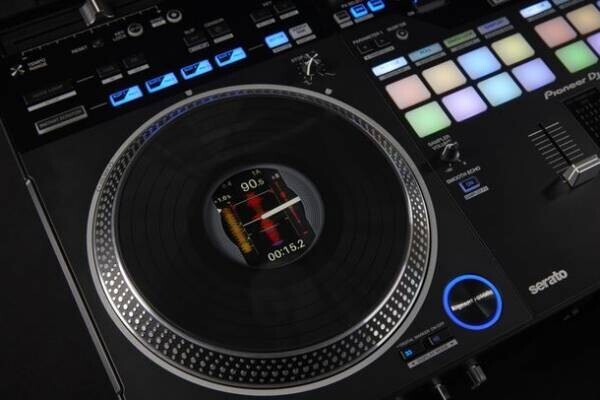 音に直接触れているかのような感覚でDJプレイができる新規開発のON JOG DISPLAY付きモーター駆動ジョグを搭載した、Serato DJ Pro対応DJコントローラー「DDJ-REV7」が登場