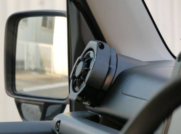 『こんな商品待ってました！』と応援購入者が20倍に急増！「ジムニー乗りのためのステルス型ドリンクホルダー」Makuake特別価格でのプロジェクト終了まで残りわずか