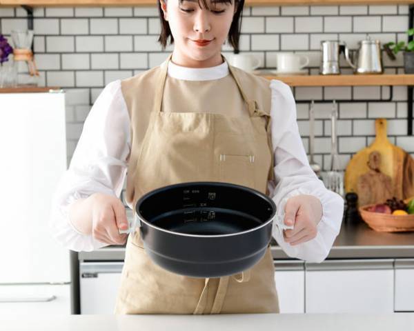 1200Wのハイパワーで時短調理！「マイコン電気圧力鍋 YPCC-M400」を新発売