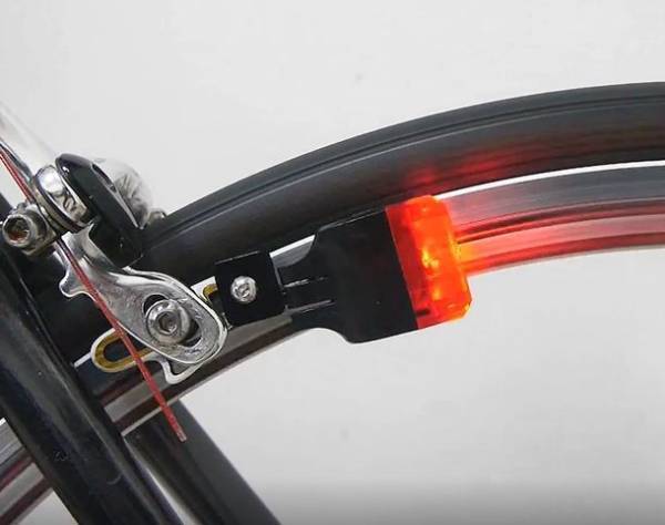 触れない・疲れない・電源不要　テールライトの新常識のクラウドファンディングを開始