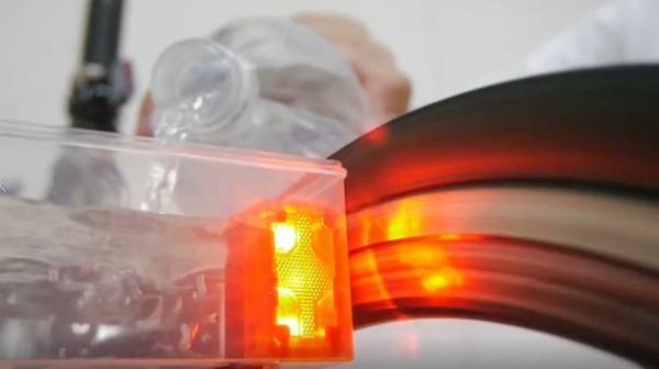 触れない・疲れない・電源不要　テールライトの新常識のクラウドファンディングを開始