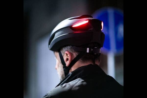 LEDライトやウインカーライトを搭載した次世代の自転車用ヘルメットLUMOS　1月18日から開催の第7回 サイクルパーツ合同展示会に出展