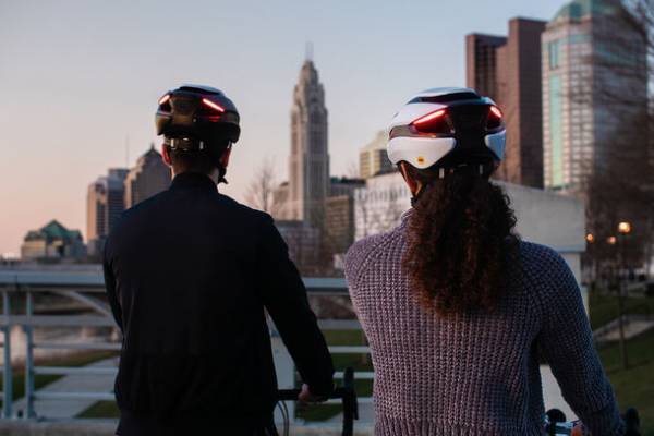 LEDライトやウインカーライトを搭載した次世代の自転車用ヘルメットLUMOS　1月18日から開催の第7回 サイクルパーツ合同展示会に出展