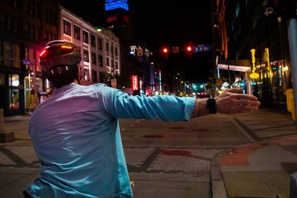 LEDライトやウインカーライトを搭載した次世代の自転車用ヘルメットLUMOS　1月18日から開催の第7回 サイクルパーツ合同展示会に出展