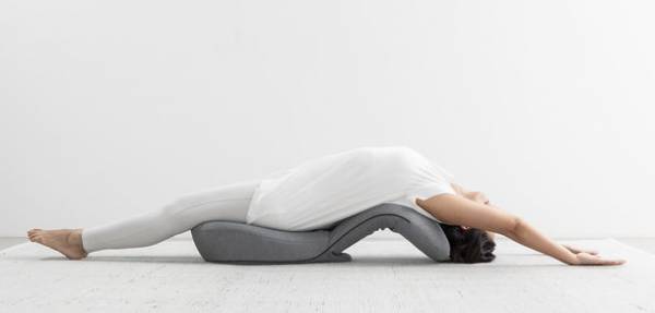 ＜座りから身体を整える＞全身ストレッチができる座椅子 発売