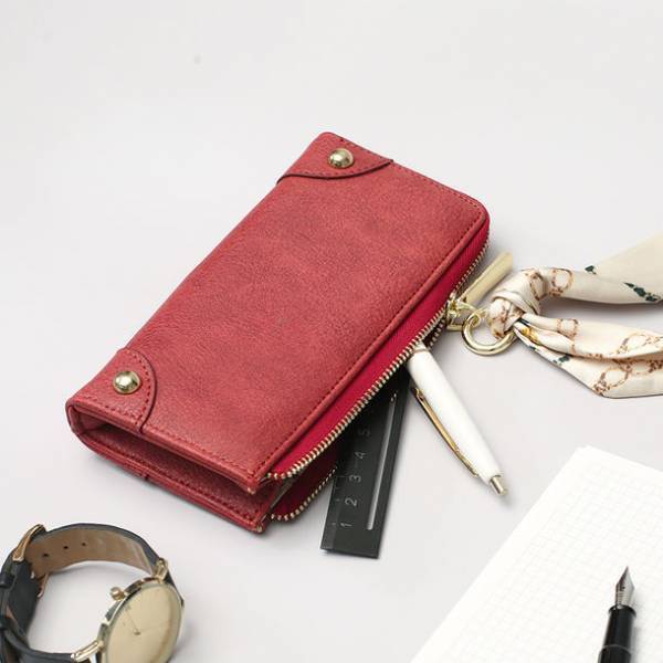 シンプルで機能的な大人のセンスをあげるレザー製ポーチ「SYLVIEポーチシリーズ」をonline shopにて半額セール実施中！