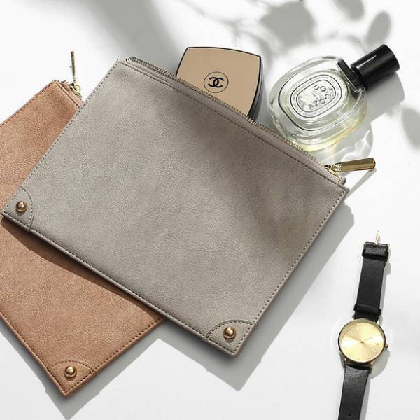 シンプルで機能的な大人のセンスをあげるレザー製ポーチ「SYLVIEポーチシリーズ」をonline shopにて半額セール実施中！