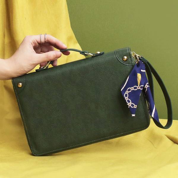 シンプルで機能的な大人のセンスをあげるレザー製ポーチ「SYLVIEポーチシリーズ」をonline shopにて半額セール実施中！