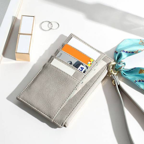 シンプルで機能的な大人のセンスをあげるレザー製ポーチ「SYLVIEポーチシリーズ」をonline shopにて半額セール実施中！