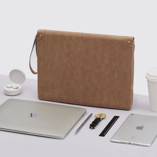 シンプルで機能的な大人のセンスをあげるレザー製ポーチ「SYLVIEポーチシリーズ」をonline shopにて半額セール実施中！