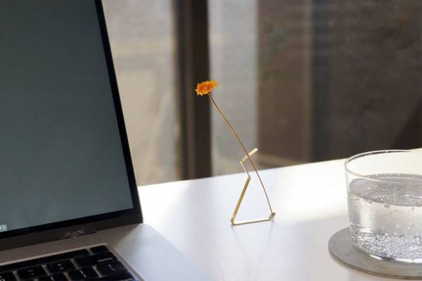 デザイン雑貨SOGUの株式会社Yが「Makuake」にて「どこでも貼れる一輪挿し」を先行販売実施　1月13日から4月10日まで