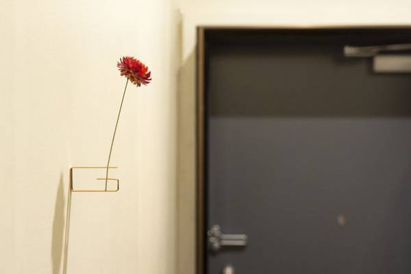 デザイン雑貨SOGUの株式会社Yが「Makuake」にて「どこでも貼れる一輪挿し」を先行販売実施　1月13日から4月10日まで