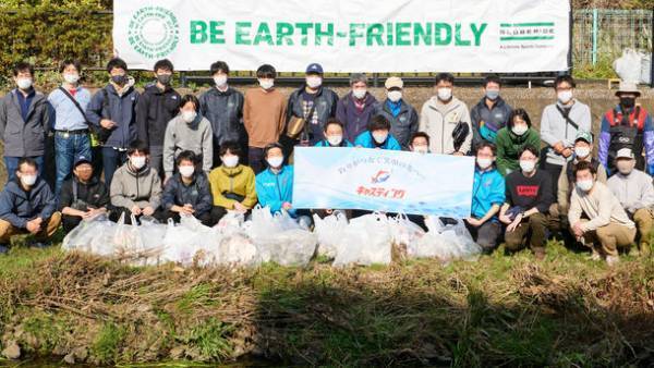 地域と連携を深め、自然の大切さを知る河川清掃活動を実施　～業界一丸となる「水辺感謝の日」釣り場清掃活動～