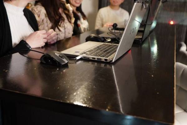 神楽坂の老舗ガールズバー、オンライン営業の来店が200人突破！常連客のつなぎ止め、雇用の維持に成功