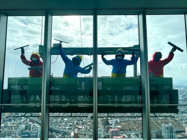 節分限定企画！日本一高いビル「あべのハルカス」でオニはガラスの外！？福はガラスの内！？