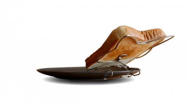 お皿に簡単取り付けでサクサクのトーストをそのままに！「ジャックのパンジャック」の販売再開　～線材を用いた曲げ技術でトーストのムレの悩みを解決～