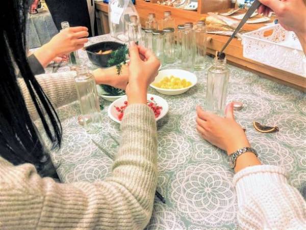 PREMIUM SELECT SHOP Waltzがハーバリウム作りのワークショップを開催　～世界に一つだけのオリジナルハーバリウム～