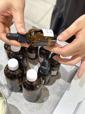 体験型アロマの新ブランドが大阪・阪急うめだ本店に出店　～自分で香りをつくり、ヨーロッパの高級ボトルをカスタマイズ～