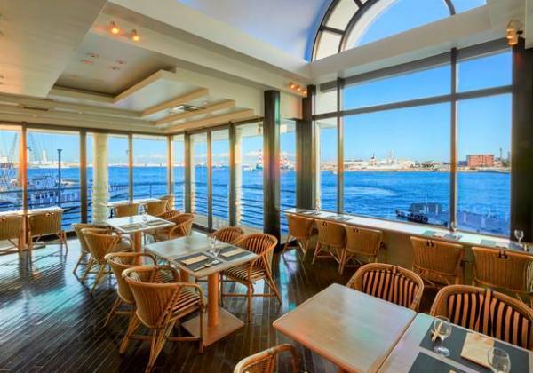 ヨコハマ グランド インターコンチネンタル ホテルパフェセレクション “ストロベリー”と“チョコレート”が登場海に浮かぶレストランで2月5日より提供開始