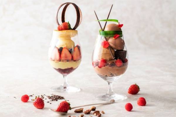 ヨコハマ グランド インターコンチネンタル ホテルパフェセレクション “ストロベリー”と“チョコレート”が登場海に浮かぶレストランで2月5日より提供開始