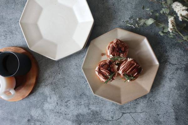 一般食器の約3/4の重さの超軽量皿『Arde(アード)』が誕生　2022年2月1日(火)より見谷陶器 楽天市場店にて販売開始