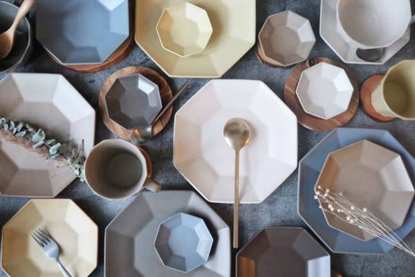 一般食器の約3/4の重さの超軽量皿『Arde(アード)』が誕生　2022年2月1日(火)より見谷陶器 楽天市場店にて販売開始