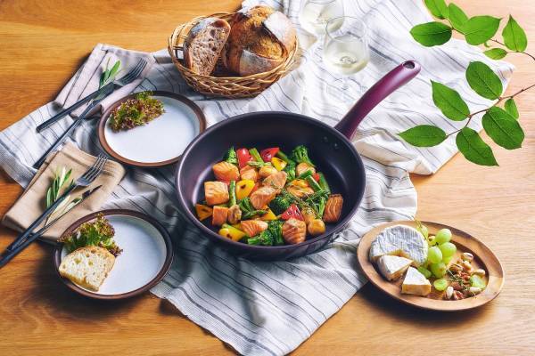 30%の軽量化を実現した京セラ最軽量※1の595g「セラフォート（R）フライパン（ガス火専用）」新登場