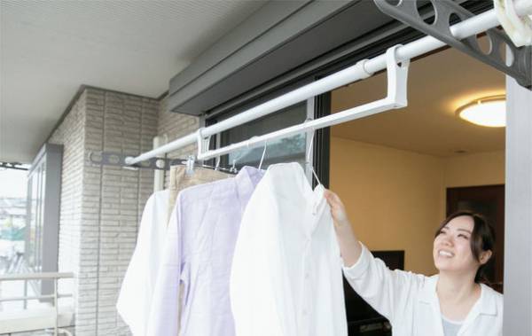 今までなかった！動かず物干し竿の端まで洗濯物が干せる　「スライドものほし竿」タカラ産業より1/26販売開始