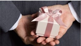 デザインはあとからパートナーがセレクト出来る『パーフェクトプロポーズリング』に人気の「フラネリー」「ヴィオラ」の2型が登場