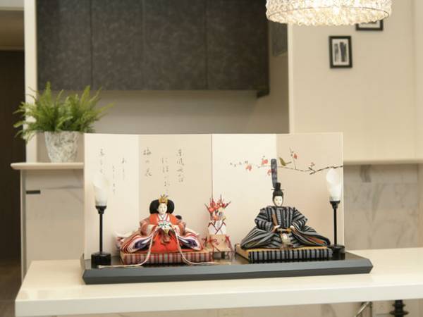 絹100％「博多織」と「京人形」のコラボレーション　『博多織ひな人形』発売