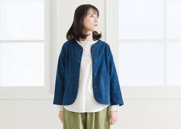 森林の約4倍のCO2吸収量のある原料を用いた、柔らかく滑らかな肌触りが特徴のリネンデニムドルマンジャケットが誕生。