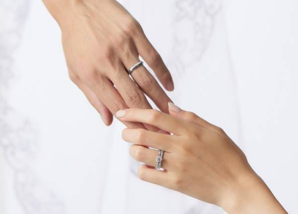 ～2022年2月22日「２」が連なる印象的な日を、記憶に残る記念日に～“調和のとれた美しいラインと幸福のストーリー”セットリングのご紹介