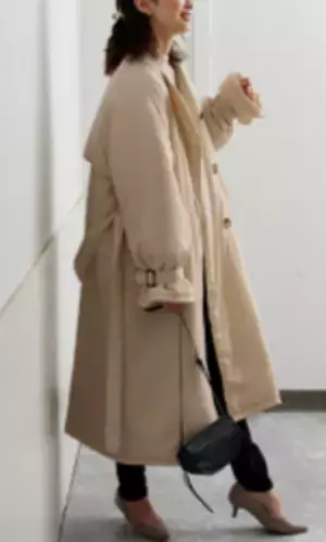 内田理央もゆうこすも“ふわふわ感”にびっくり！「すごいよねっ！！」中綿入りで暖かく軽い♪ノーカラートレンチコート！！TOKYO FM「Qoo10 presents 内田理央の明日、なに着よ？」