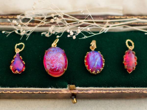 ヨーロッパのレアガラス、ドラゴンズブレスが100種類以上！「ドラゴンズブレスの世界展」を2022年2月11日から「レミース」自由が丘店・横浜店・ネット店で同時開催