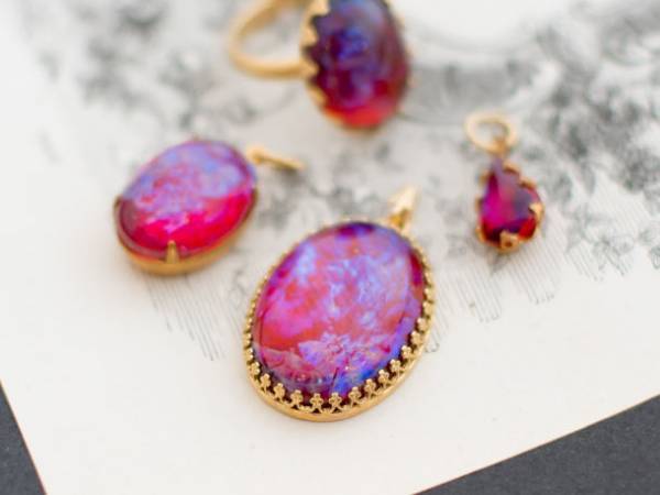 ヨーロッパのレアガラス、ドラゴンズブレスが100種類以上！「ドラゴンズブレスの世界展」を2022年2月11日から「レミース」自由が丘店・横浜店・ネット店で同時開催