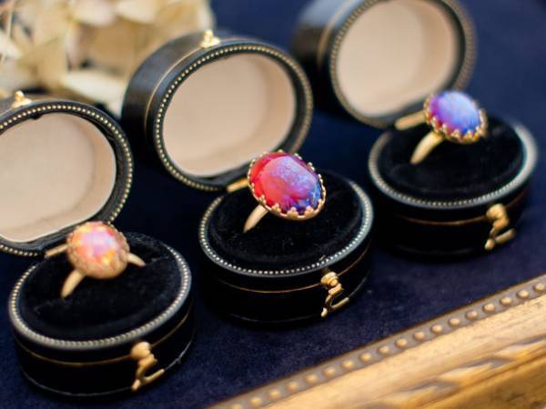 ヨーロッパのレアガラス、ドラゴンズブレスが100種類以上！「ドラゴンズブレスの世界展」を2022年2月11日から「レミース」自由が丘店・横浜店・ネット店で同時開催