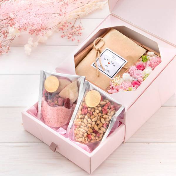 母の日や様々なアニバーサリーで人気のお花＆スイーツのギフトBOXからおしゃれで可愛い限定ピンクBOXが登場！