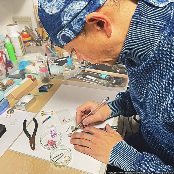 劇場版「美少女戦士セーラームーンEternal」より劇中に登場する「ガラスの万華鏡」を再現したペンダントが登場！万華鏡作家・山見浩司が手がける小さいのに本格的な万華鏡ペンダント