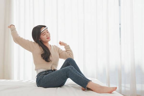 クラウドファンディングで累計2,000万円以上の支援を集めた最新快眠ウェアラブルデバイス「Sleep i Mask」の進化版『sleepisol』が3月1日(火)より一般販売開始