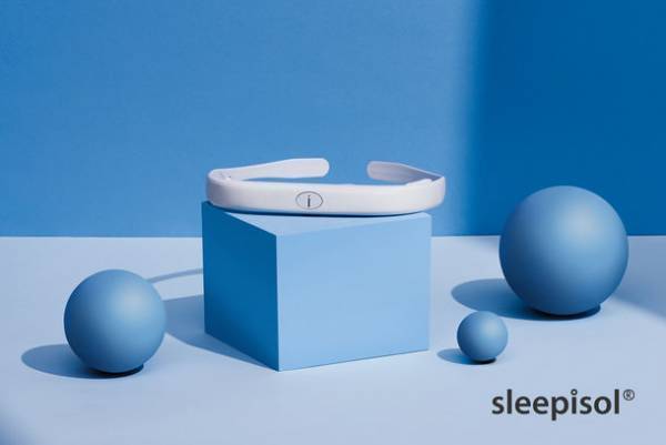 クラウドファンディングで累計2,000万円以上の支援を集めた最新快眠ウェアラブルデバイス「Sleep i Mask」の進化版『sleepisol』が3月1日(火)より一般販売開始