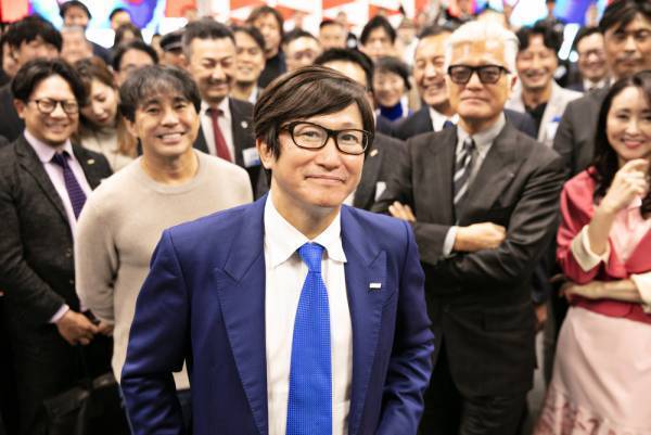 ネクシィーズグループの近藤代表が登場「SUPER CEO」表紙インタビューNo.55公開