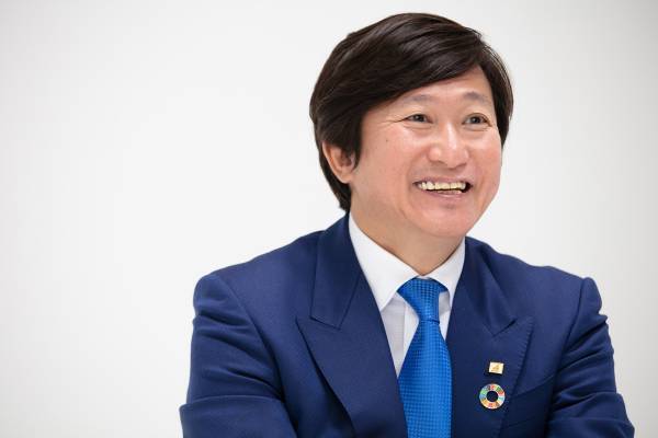 ネクシィーズグループの近藤代表が登場「SUPER CEO」表紙インタビューNo.55公開