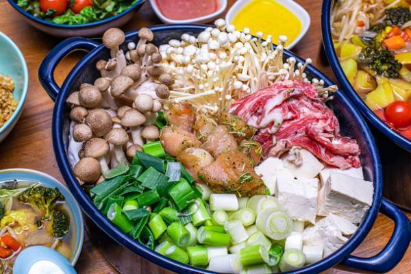 六本木のエシカルレストラン『.RAW』、2月26日よりディナー営業再開に伴い2種類の鍋ビュッフェを開始！